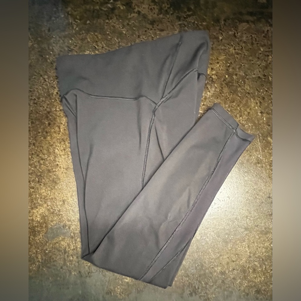 Lululemon Black Cropped Leggings, 8 - Picture 3 of 12